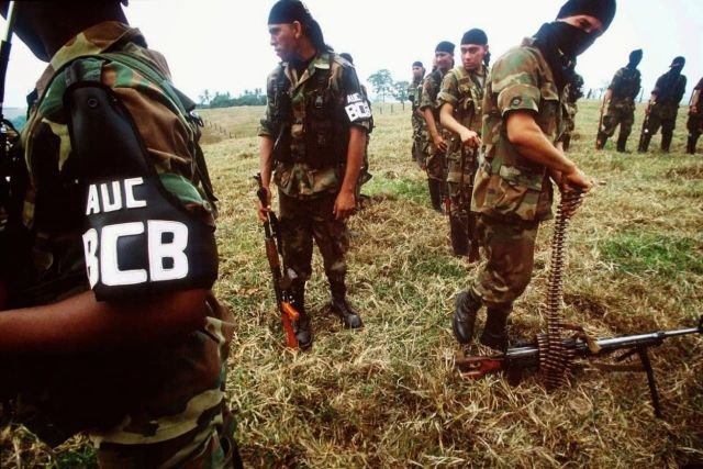 Колумбийская правая группировка AUC (Объединённые силы самообороны Колумбии).