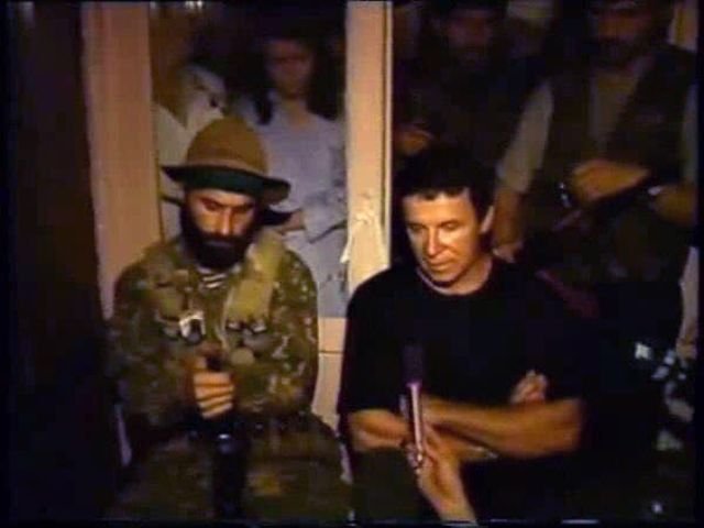Анатолий Кашпировский и Шамиль Басаев в Буденновске, 1995 год