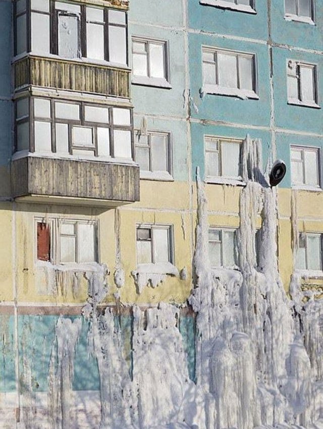 В Британии обсуждают кадры полузаброшенного поселка Цементнозаводский в окрестностях Воркуты