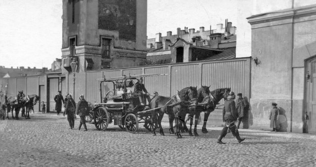 Люди на улицах Петербурга в начале ХХ века. Часть третья