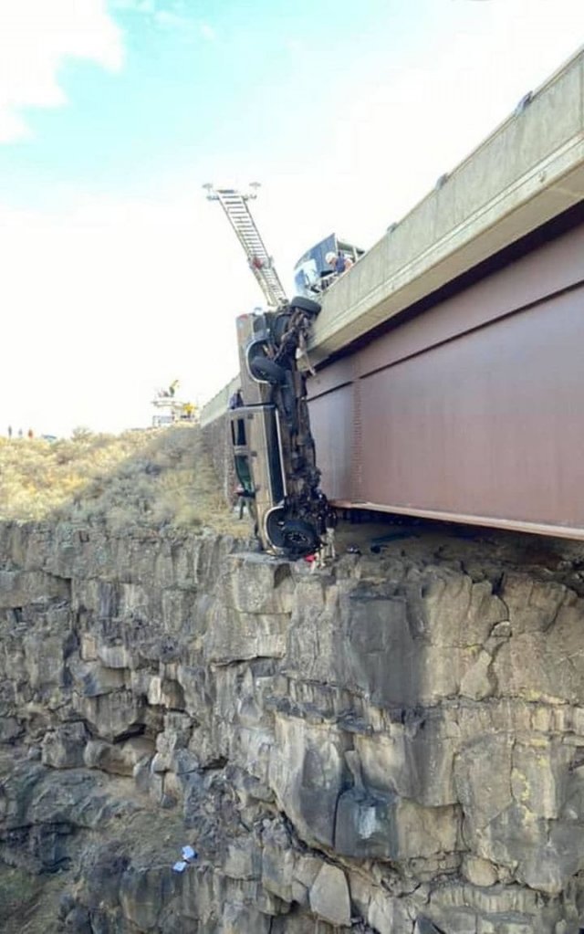 В Айдахо пикап вылетел с моста над Маладским ущельем