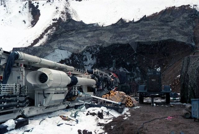 Инженеры Республики Корея прокладывают контр-туннель для перехвата северокорейского вторжения в туннель Качил-Бонг. 1990 год.