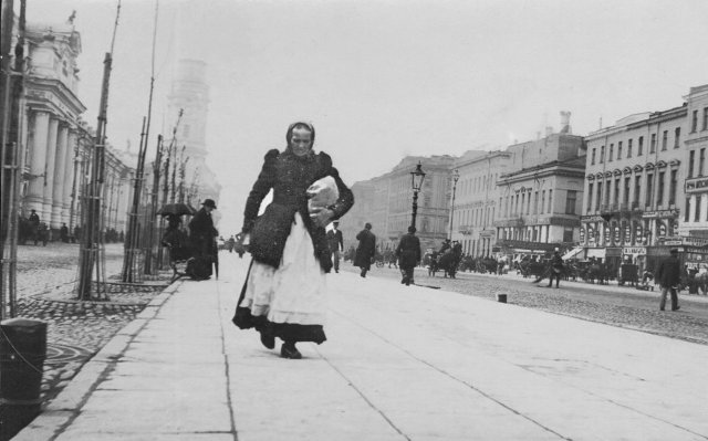 Люди на на Невском проспекте в  начале ХХ века. Часть вторая