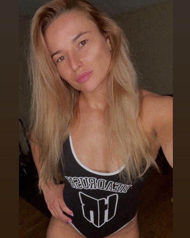 Украинская девушка-боец UFC Марина Мороз в футболке