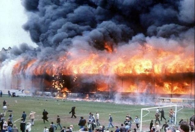 Пожар на стадионе футбольного клуба Bradford City Англия, 1985 год.