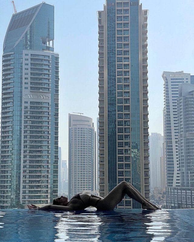 Яна Грабощук - киевлянка, оказавшаяся участницей «голой» фотосессии в Дубае в черном купальнике