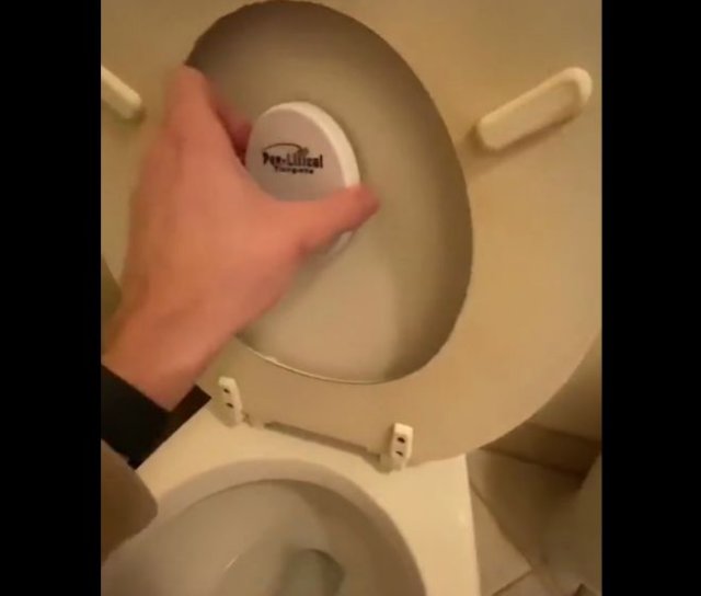 Необычный проектор для туалета