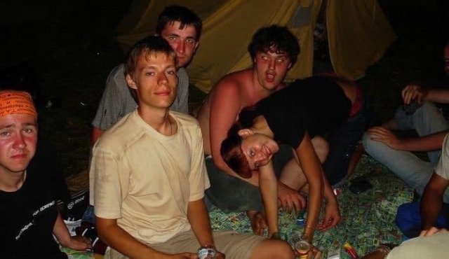 19-летний Юрий Дудь с друзьями. 2005г.