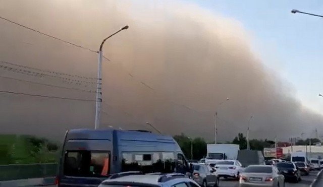 Пыльная буря накрыла Астрахань