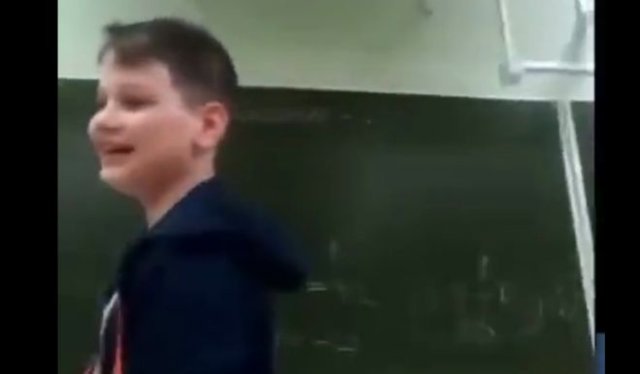 В Таганроге глупый и наглый третьеклассник заявил у доски, что хочет &quot;близости&quot; с учительницей