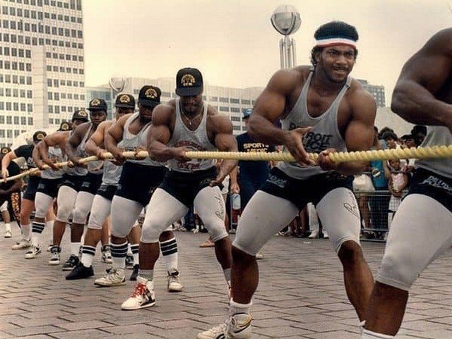 Команда полицейских Детройта по перетягиванию каната, 1991 год.