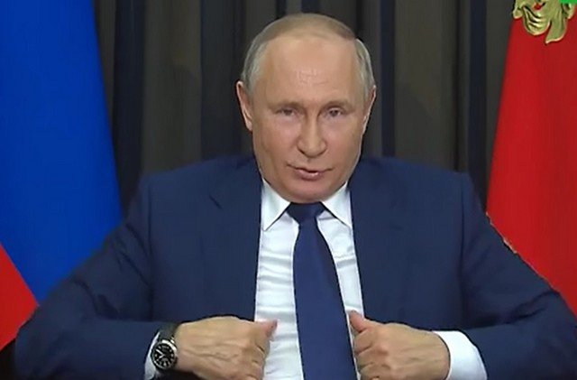 Владимир Путин в синем пиджаке