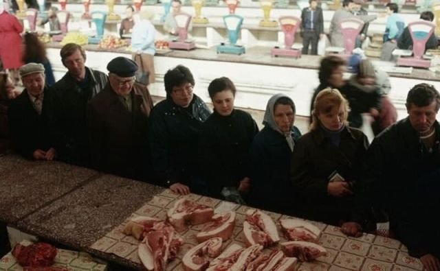 Мясной отдел рынка. Новокузнецк. СССР. 1991 год