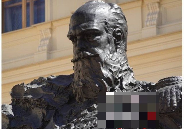 Пользователи заметили ошибку на памятнике Александру III, который открывал Владимир Путин