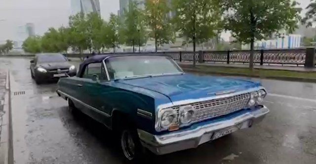 Машина из GTA San Andreas и клипов Доктора Дре со Снуп Доггом на улицах Москвы.