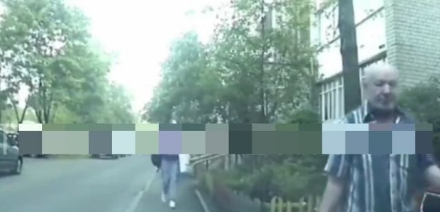 Пожилой мужчина из Витебска наказал водителя, который встал на тротуаре