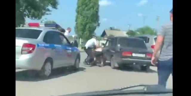 В Борисоглебске пьяные парень и девушка напали на сотрудников ГИБДД