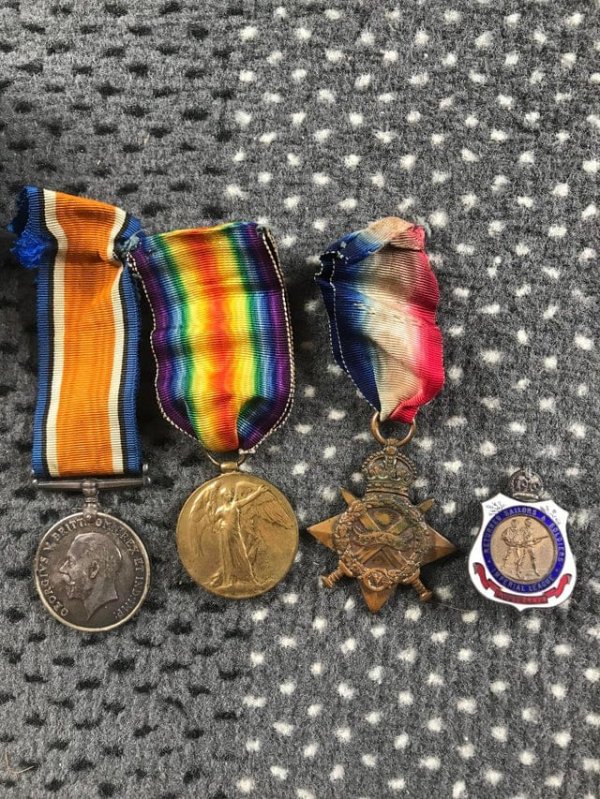 На днях я нашёл медали Первой мировой войны, принадлежавшие моим прадедам