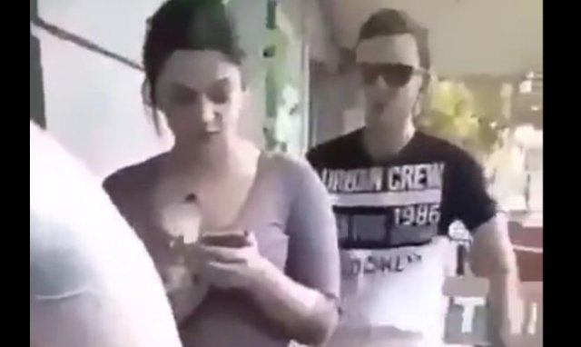 Девушка дала парню в челюсть за то, что тот снимал видео с танцем на ее фоне