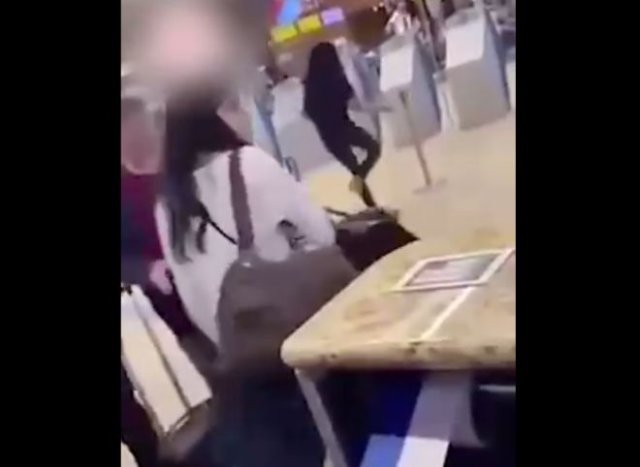 В аэропорту Шереметьево девушка устроила драку с пассажирами и полицейскими