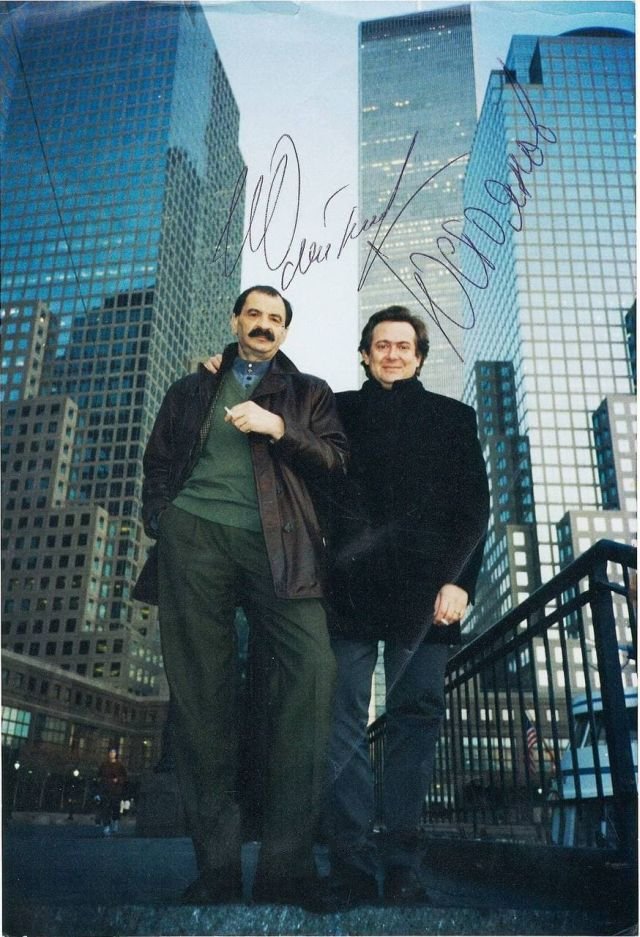 Илья Олейников и Юрий Стоянов у Башен–близнецов, Нью–Йорк, 1990-е.