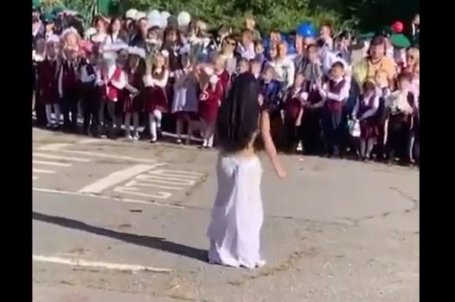 Танец живота перед хабаровскими школьниками