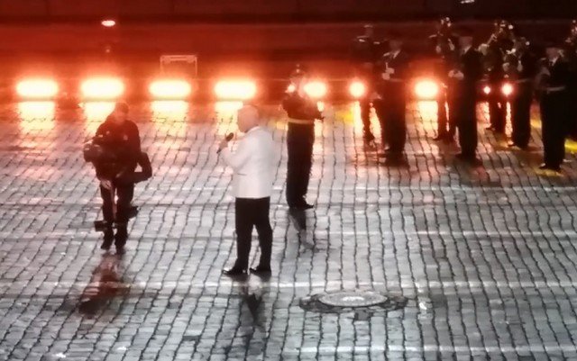 Тилль Линдеманн на фестивале «Спасская башня» на Красной площади спел «Любимый город»