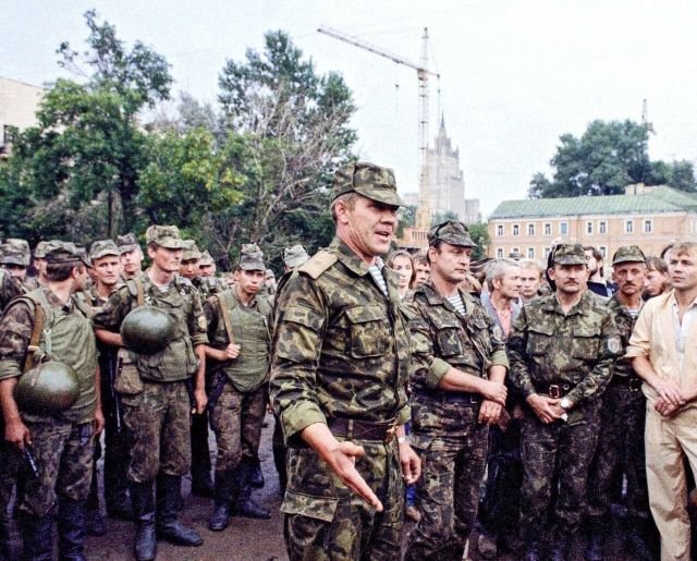 Первое появление на публике генерала Лебедя. 19 августа 1991 года, Москва