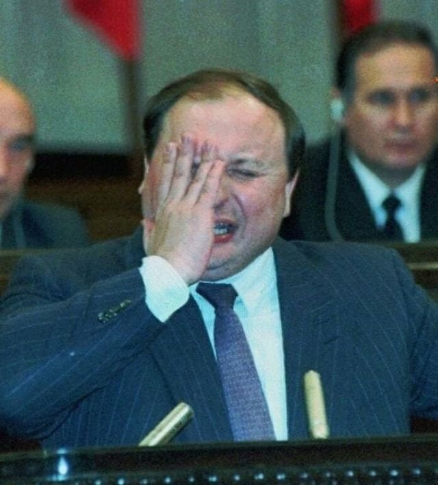 Егор Гайдар делает доклад об экономическом положении России. Москва, 1993 год.