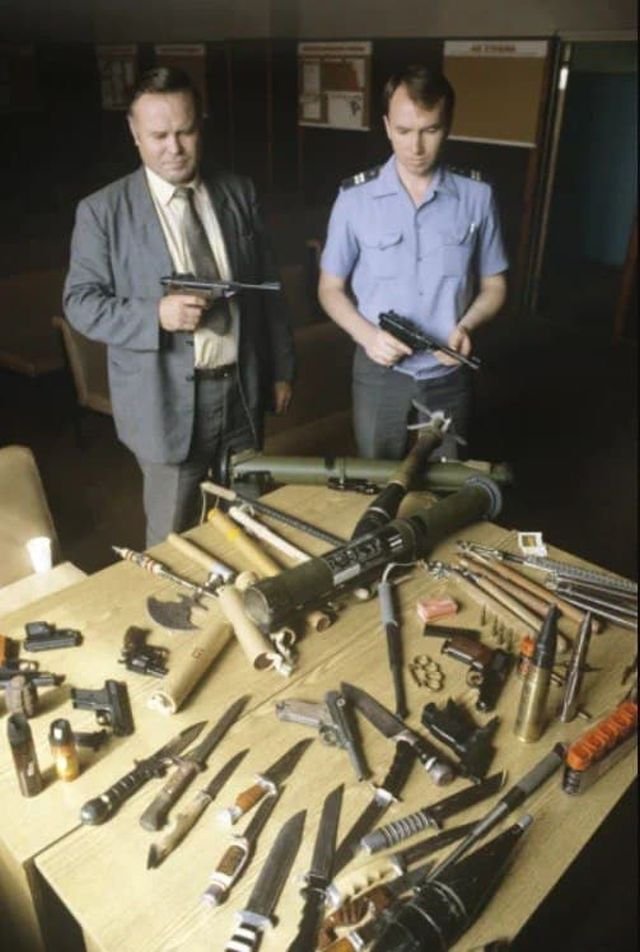 Оружие, конфискованное у пассажиров, аэропорт Домодедово, 1991 год.