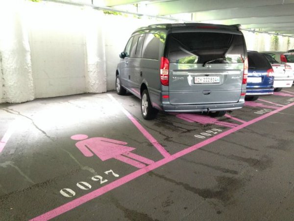 В Швейцарии есть парковочные места для женщин