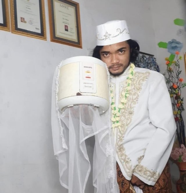 Мужчина из Индонезии заключил брак с той, кто хорошо готовит рис