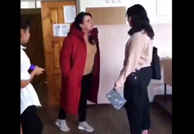 Учительница из Краснодара пригрозила &quot;набить морду&quot; ученице