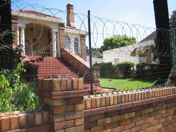 Защита от посторонних в частном доме Йоханнесбурга, ЮАР