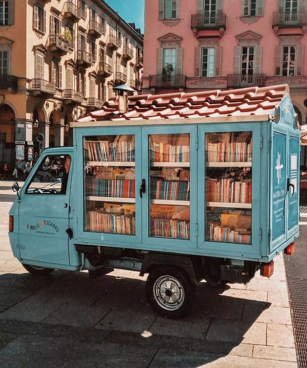 Передвижная библиотека — на случай, если вы приехали в Италию и резко захотели почитать