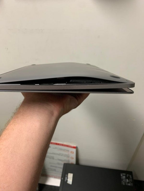 Заказчик принёс свой ноутбук на ремонт