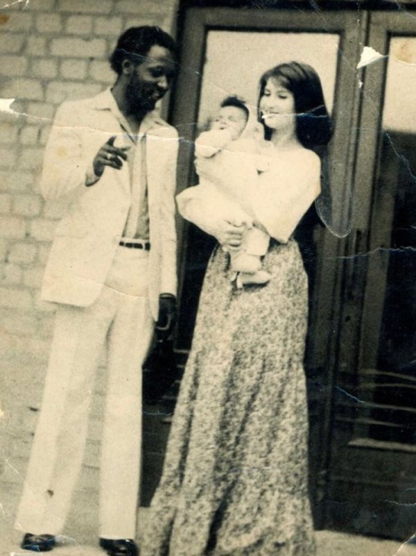 «Мой отец, сестра и мама в студенческом общежитии в Харькове, СССР, 1978 год»