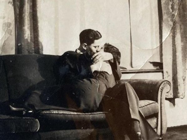 «Мои прабабушка и прадедушка в их медовый месяц в 1936 году»