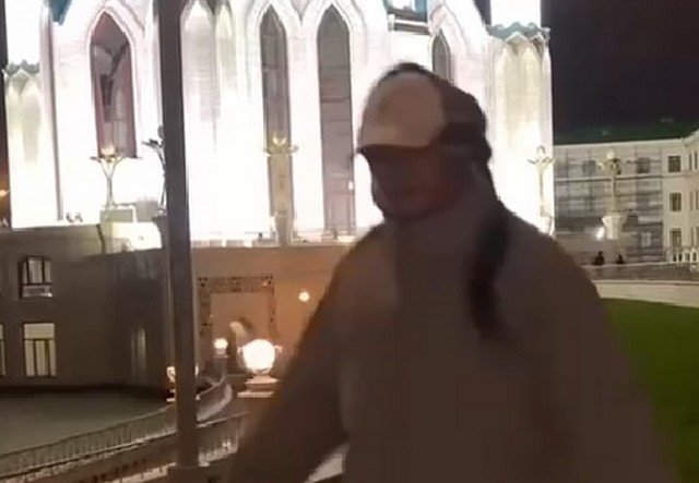 Тиктокерша Тэчис пустила сопли и станцевала на фоне мечети в Казани - ей пришлось извиняться