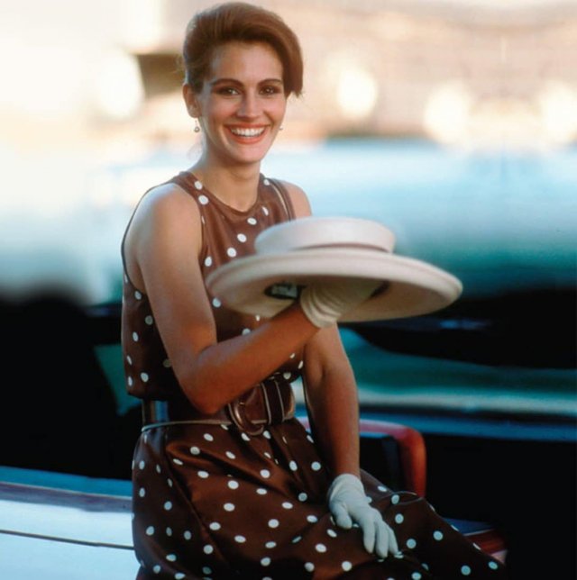 Джулия Робертс в коричневом платье с крапинку
