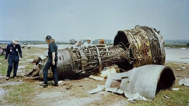 На борту самолета DC-10 французской авиакомпании UTA, летевшего из Конго в Париж, взорвалась бомба. Погибли 171 человек. 19 сентября 1989 года.