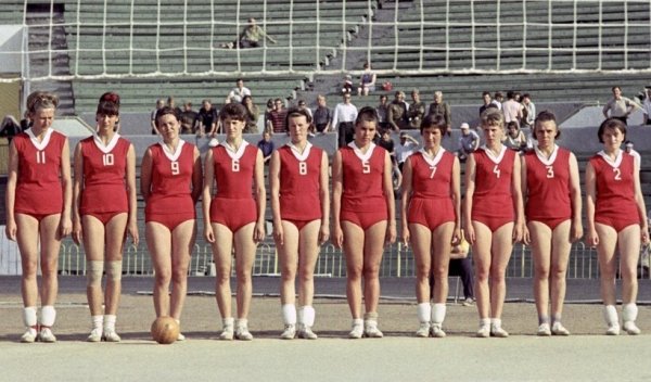 Участницы волейбольной команды, 1967