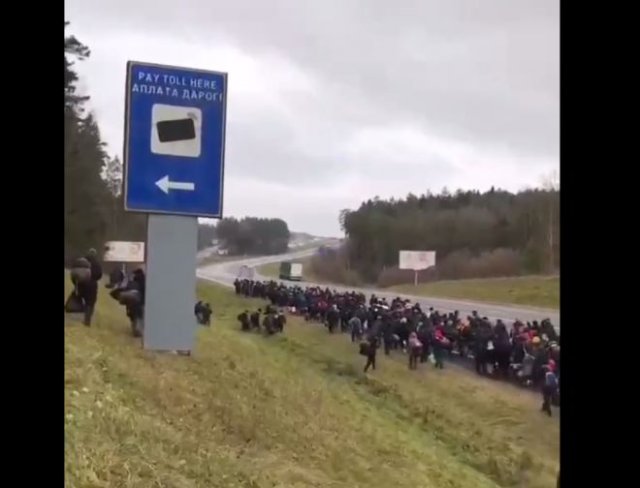 Ситуация с мигрантами на границе Белоруссии и Польши: сотни человек пытаются пересечь границу