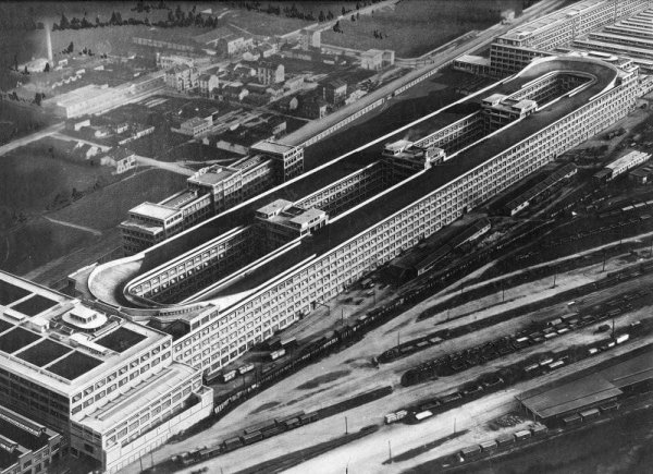 Завод Fiat, на крыше которого располагалась трасса, где испытывали автомобили, Турин, Италия