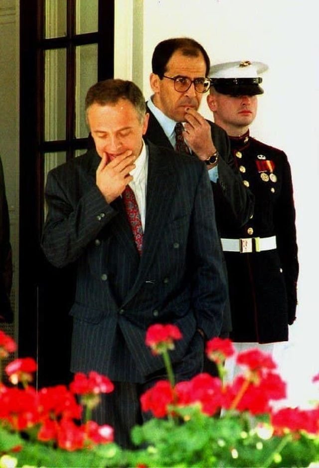 В раздумьях. Министр иностранных дел РФ Андрей Козырев и его заместитель Сергей Лавров, Вашингтон, 21 мая 1993 года.