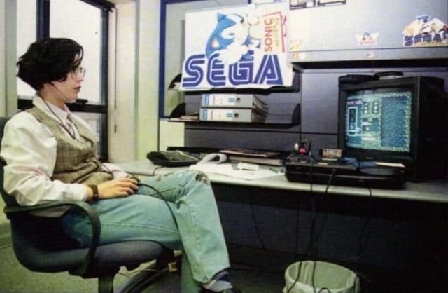 Сотрудник горячей линии Sega, 1994 год.