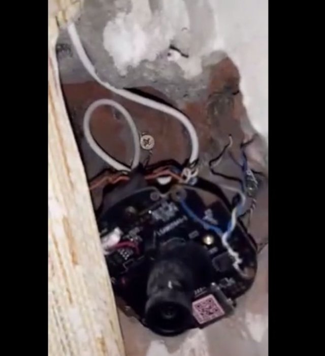 Девушка из Красноярска нашла в квартире, которую она арендует, скрытую камеру