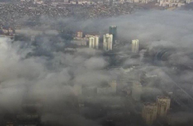 Странный туман с запахом гари окутал Волгоград