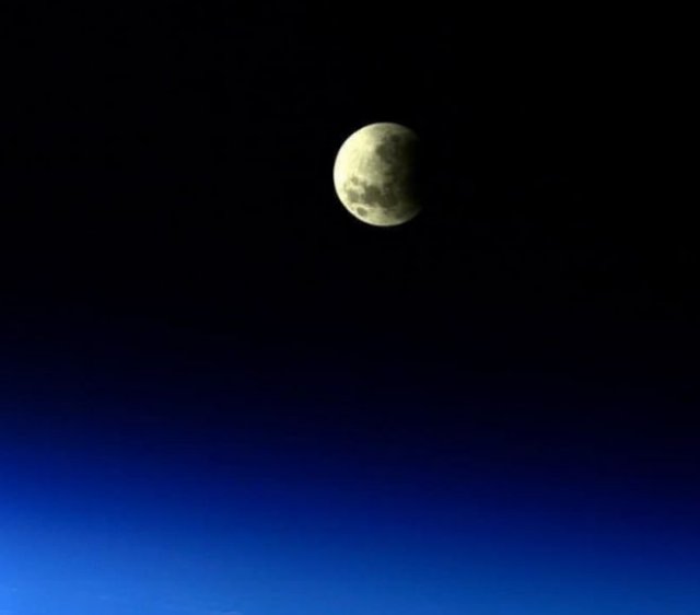 Самое долгое лунное затмение за последние 500 лет уже началось