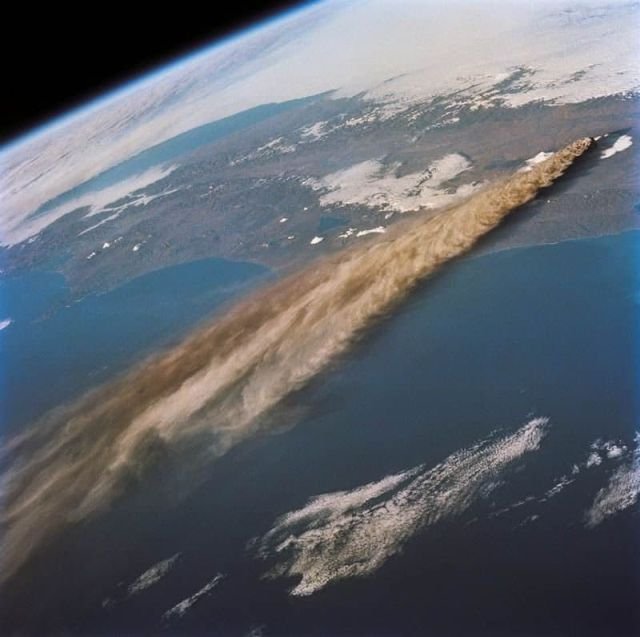 Вулкан Ключевской, Россия, 11 октября 1994 года. Снимок НАСА.